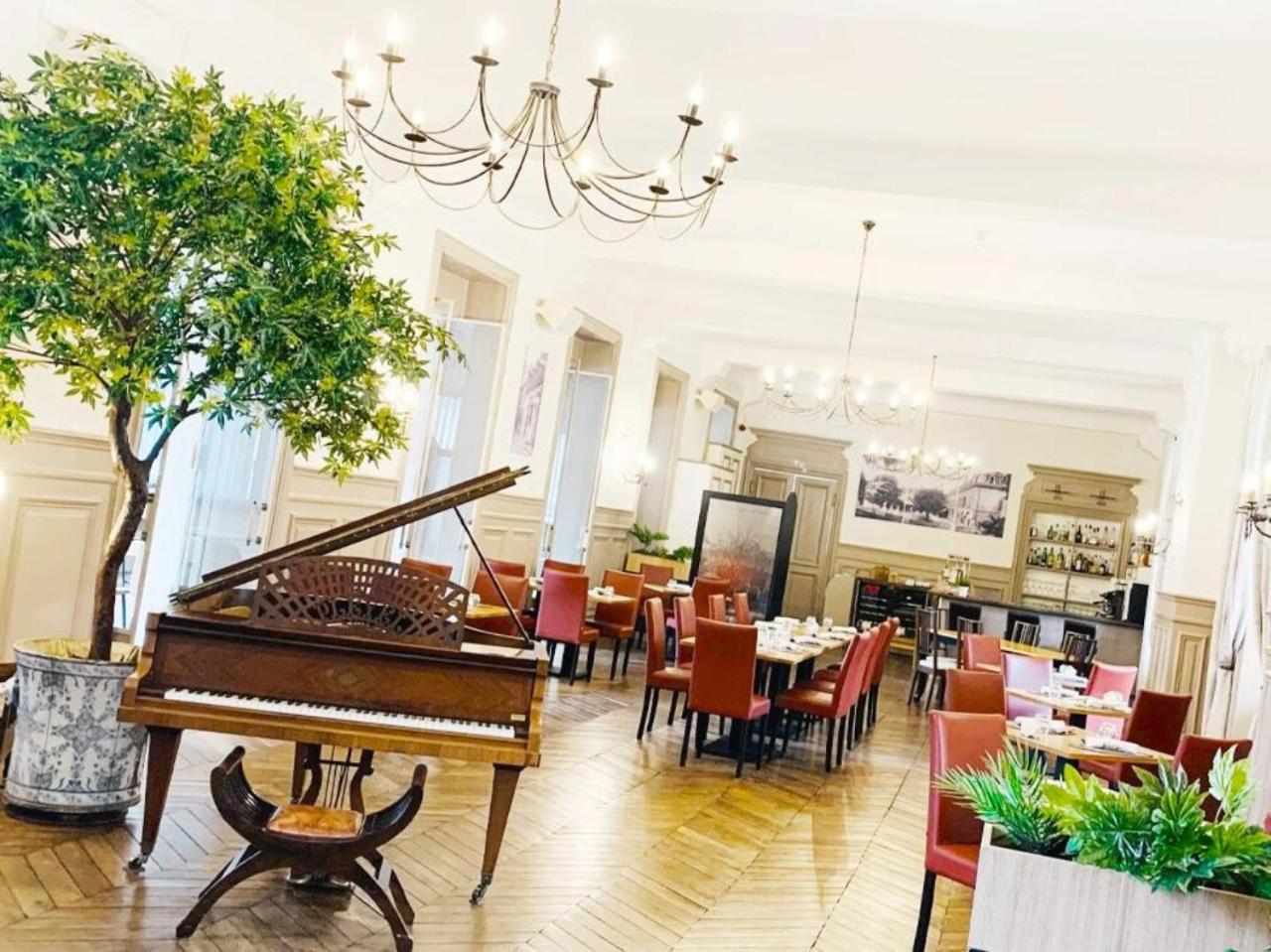 Grand Hotel De Bourbon-Lancy - Spa Et Restaurant - Logis Kültér fotó