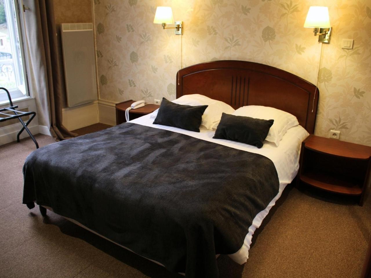 Grand Hotel De Bourbon-Lancy - Spa Et Restaurant - Logis Kültér fotó